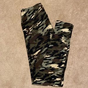 Lularoe One Size (0-12) leggings-black, greens, brown and cream camo
